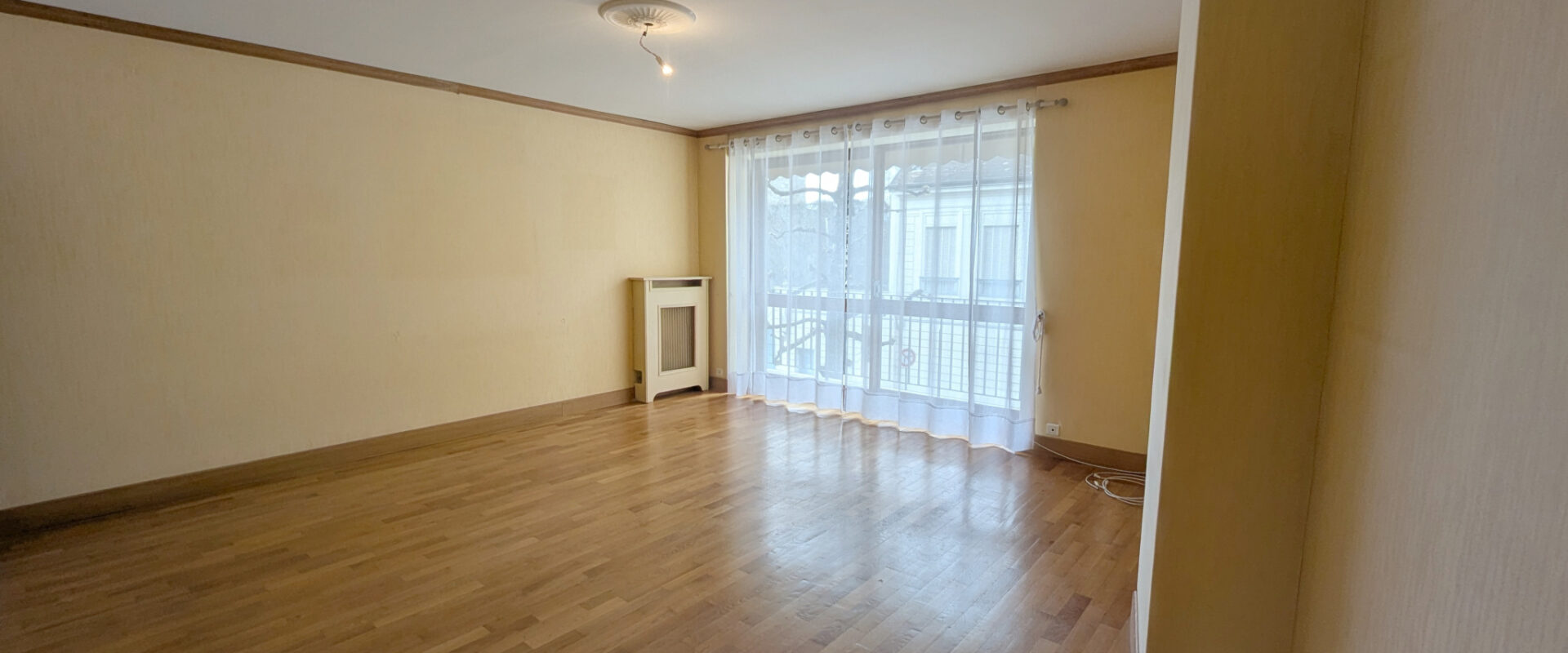 En hypercentre, appartement 4 pièces, 90 m2 env. avec garage en sous-sol.