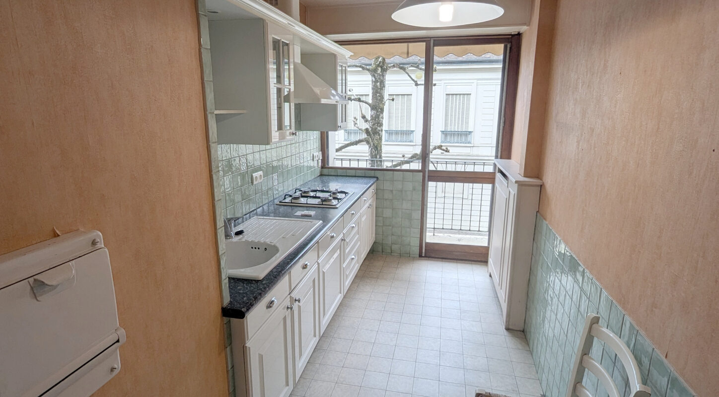 En hypercentre, appartement 4 pièces, 90 m2 env. avec garage en sous-sol.