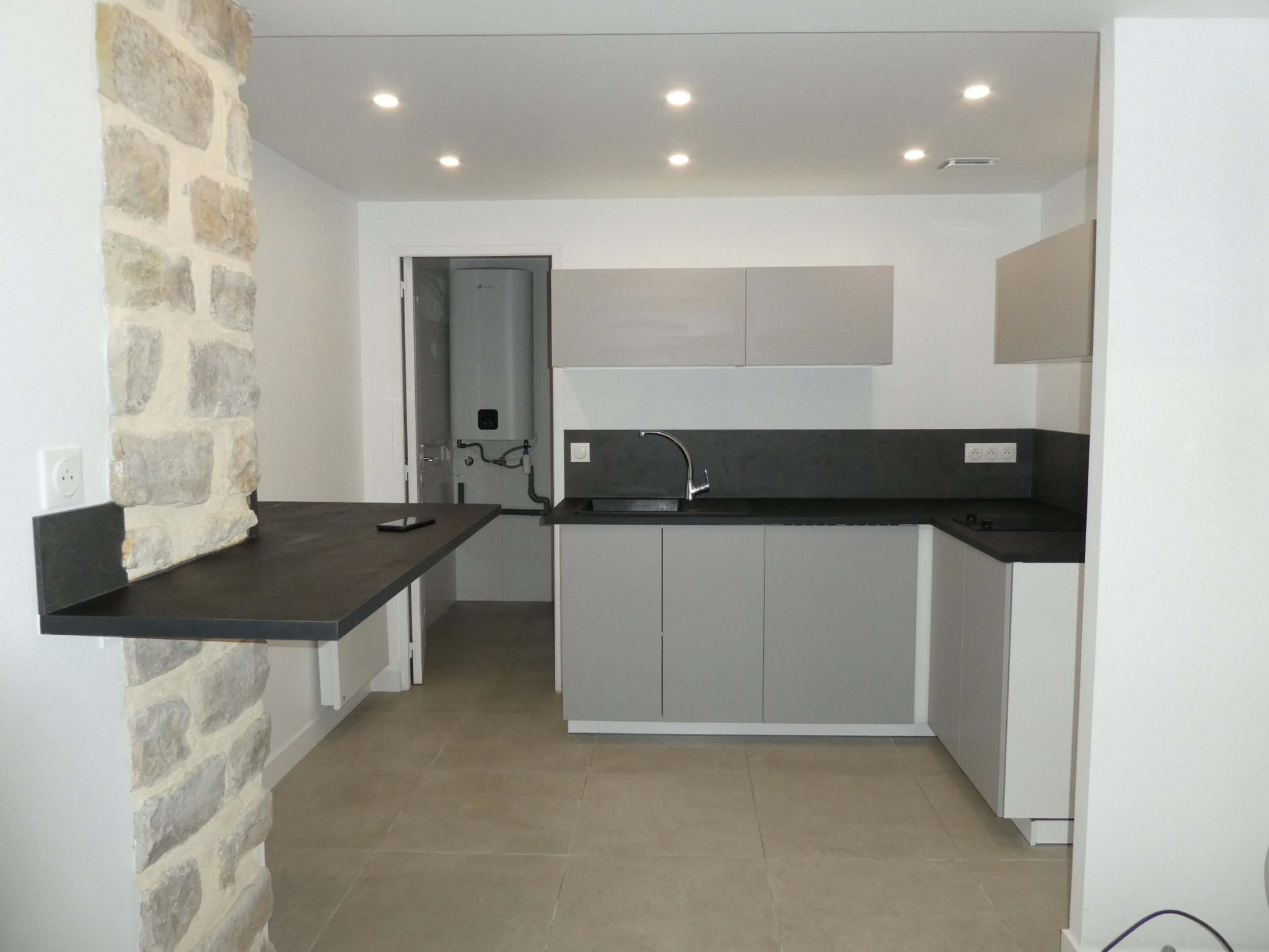 STUDIO NEUF AVEC MEZZANINE