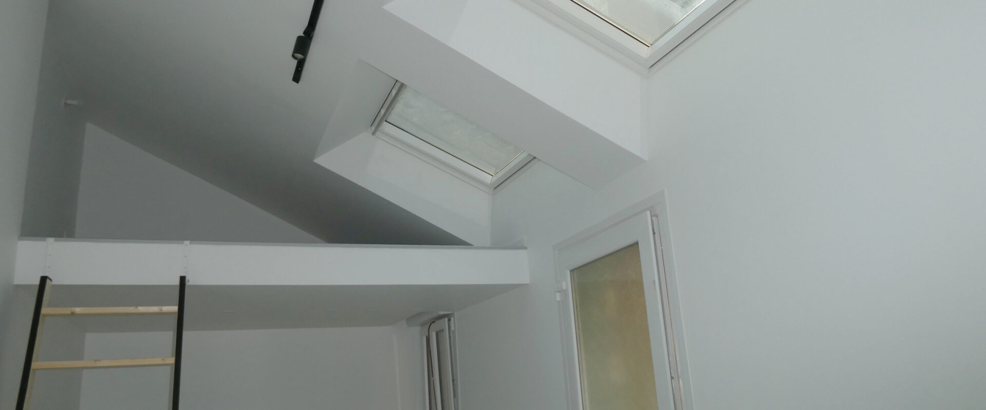 STUDIO NEUF AVEC MEZZANINE