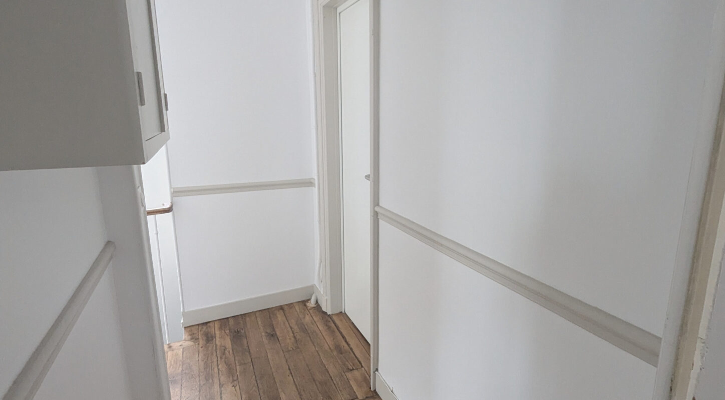 SOUS COMPROMIS. Hypercentre proche château !