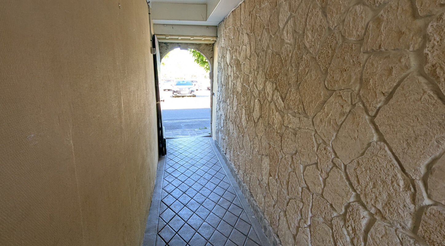 Pour investisseur, immeuble de 5 logements + jardin