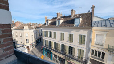 SOUS COMPROMIS. Hypercentre proche château !