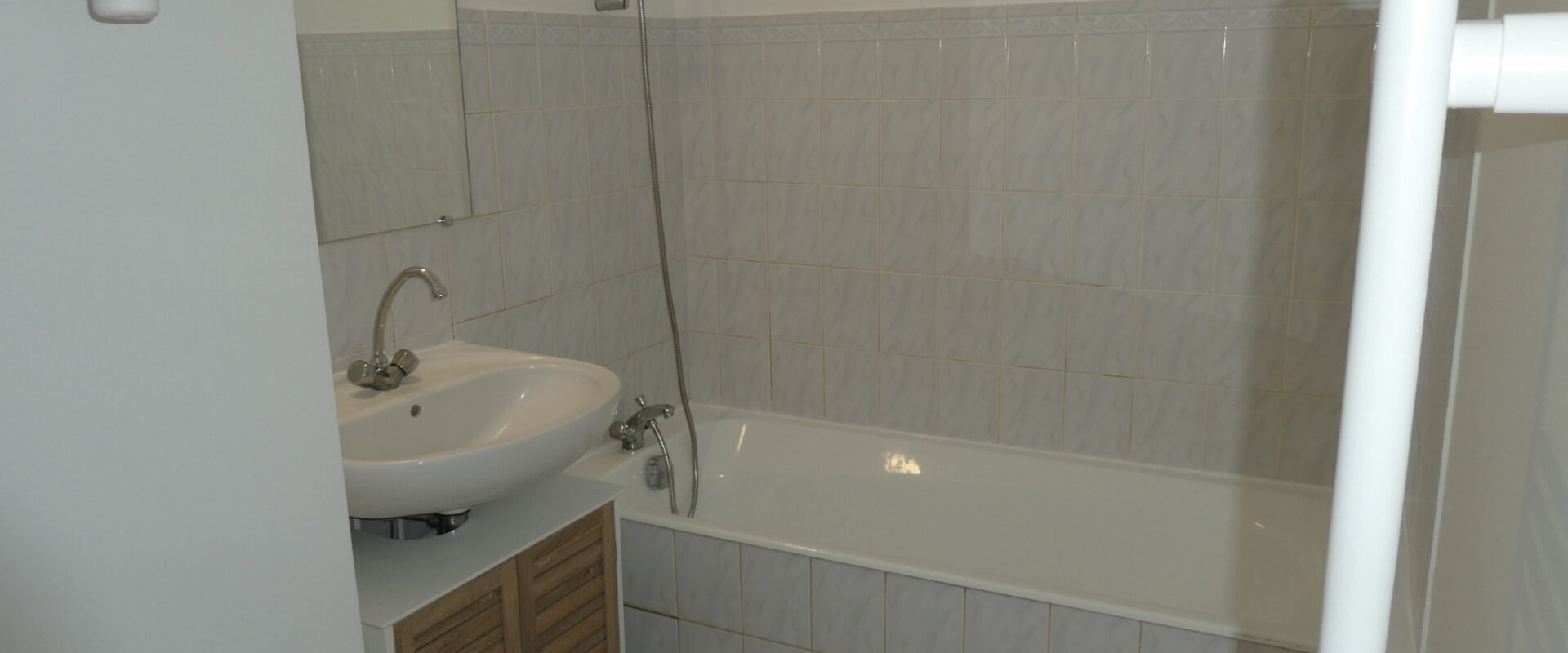 Grand studio vendu occupé en résidence