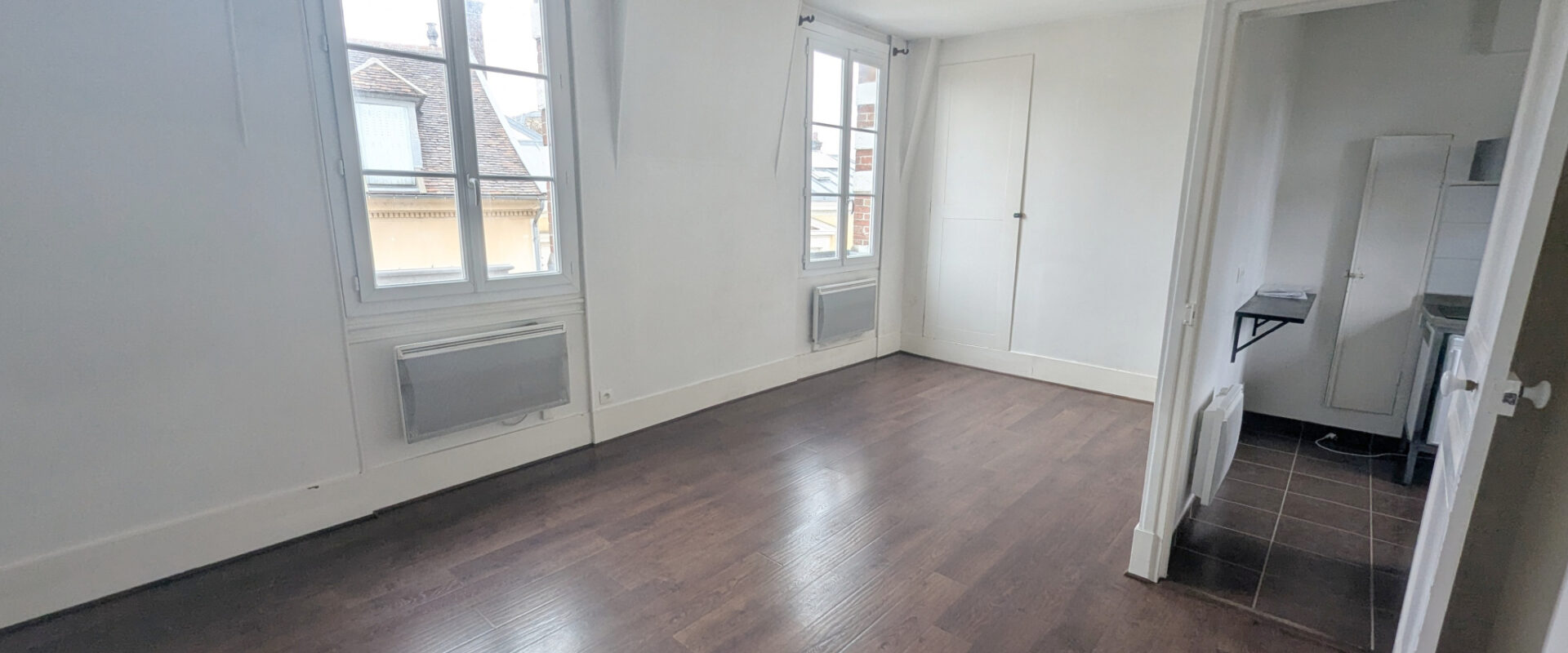 SOUS COMPROMIS. Hypercentre proche château !