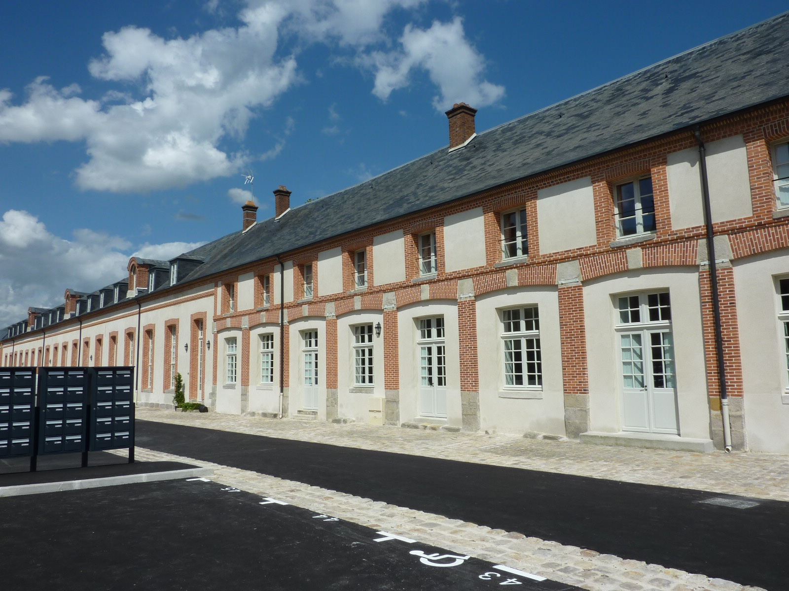 APPARTEMENT 3 PIÈCES 77 m2 avec parking