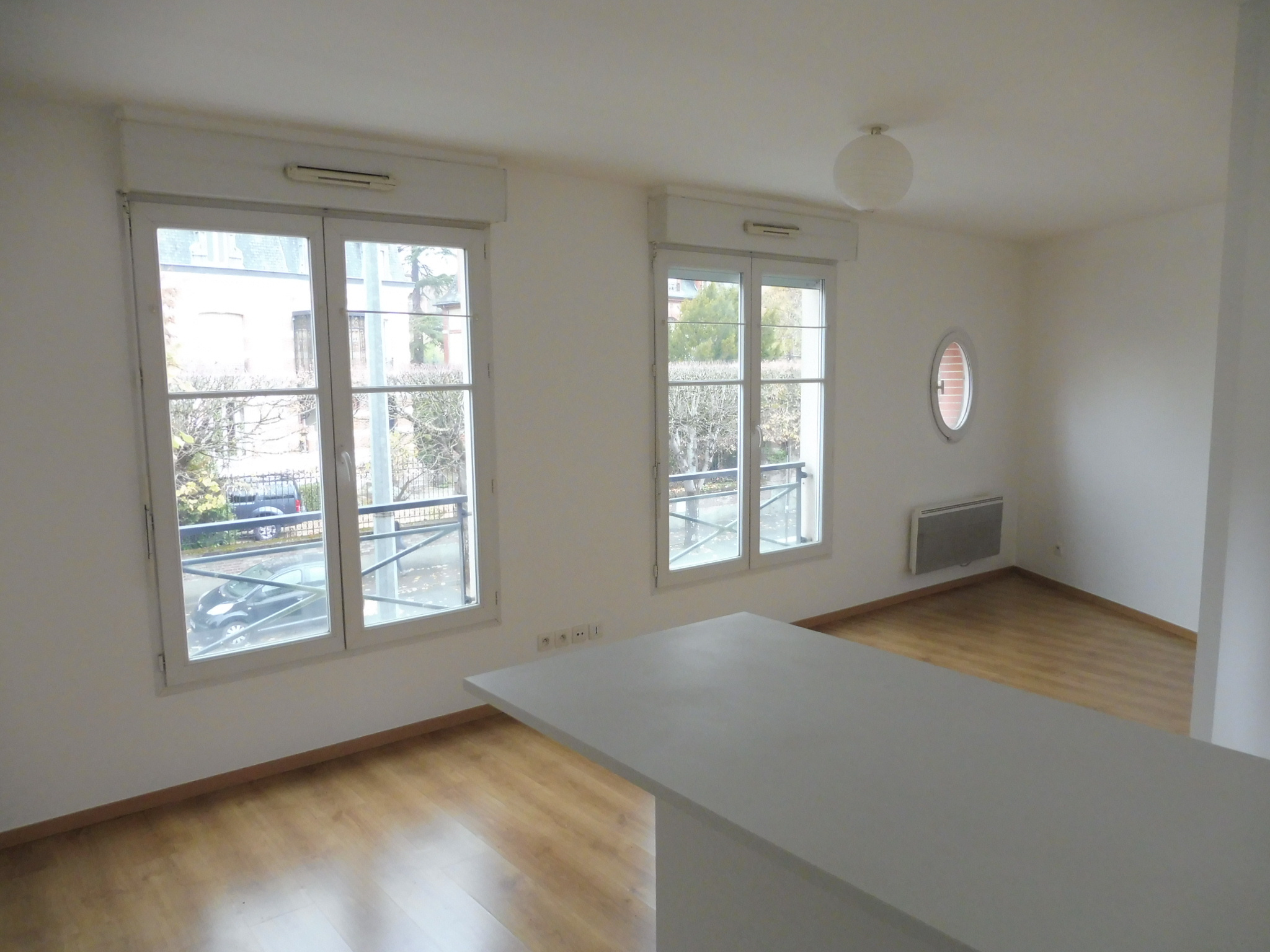 studio 34 m2 en résidence avec cave et parking