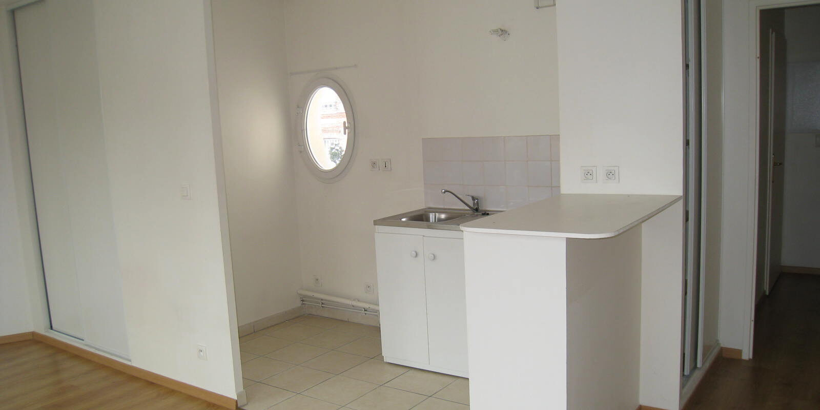 studio 34 m2 en résidence avec cave et parking