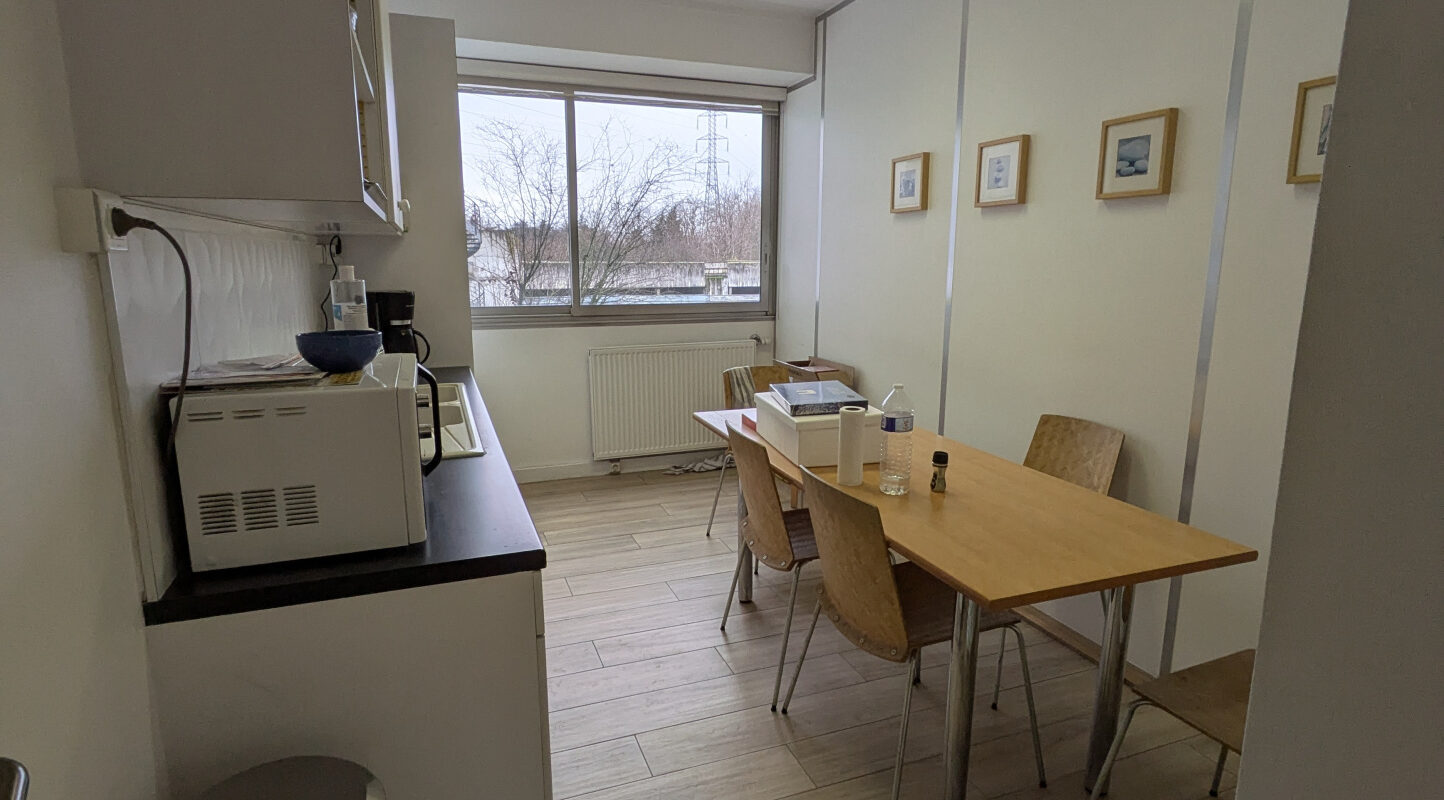 BUREAUX VENDU VIDE