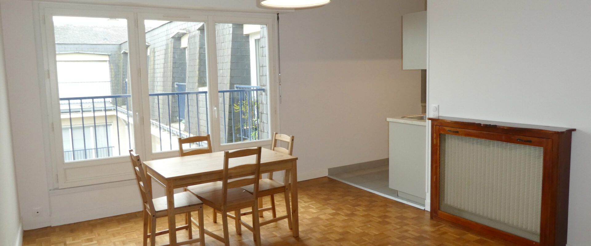 STUDIO SPACIEUX EN RÉSIDENCE
