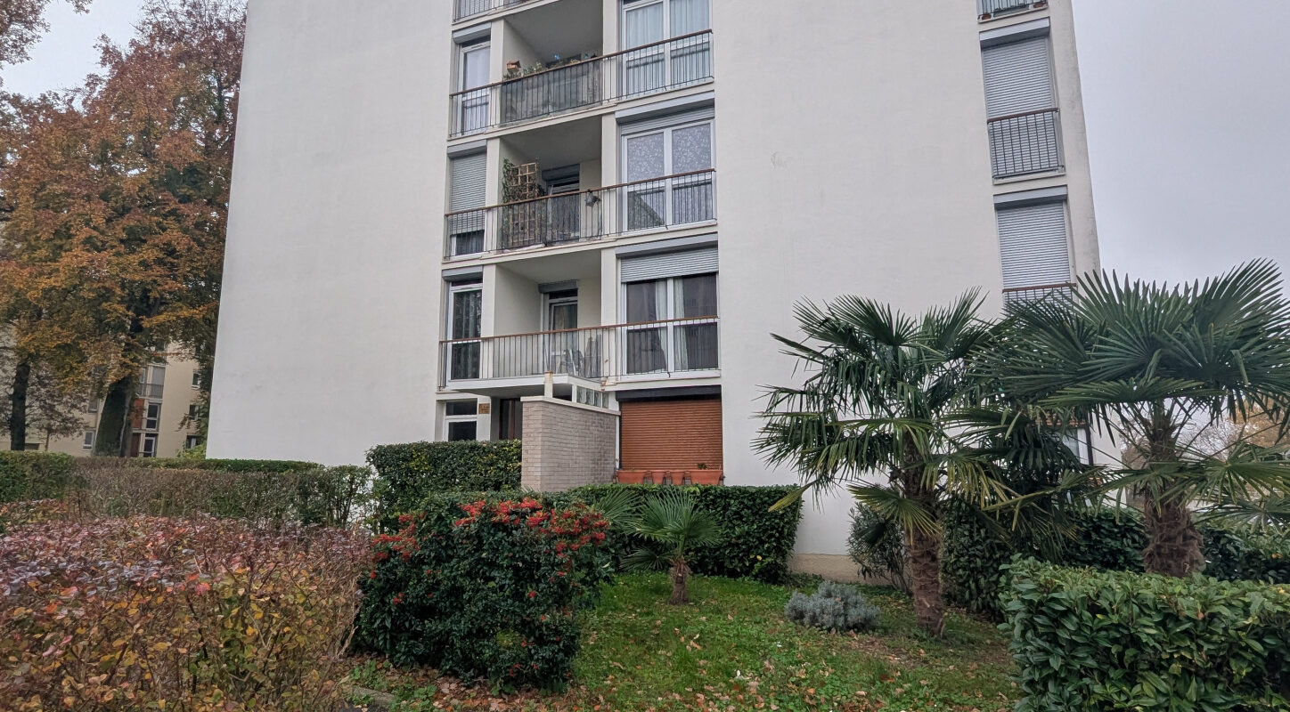 Appartement 4 pièces avec parking, pour investisseur.