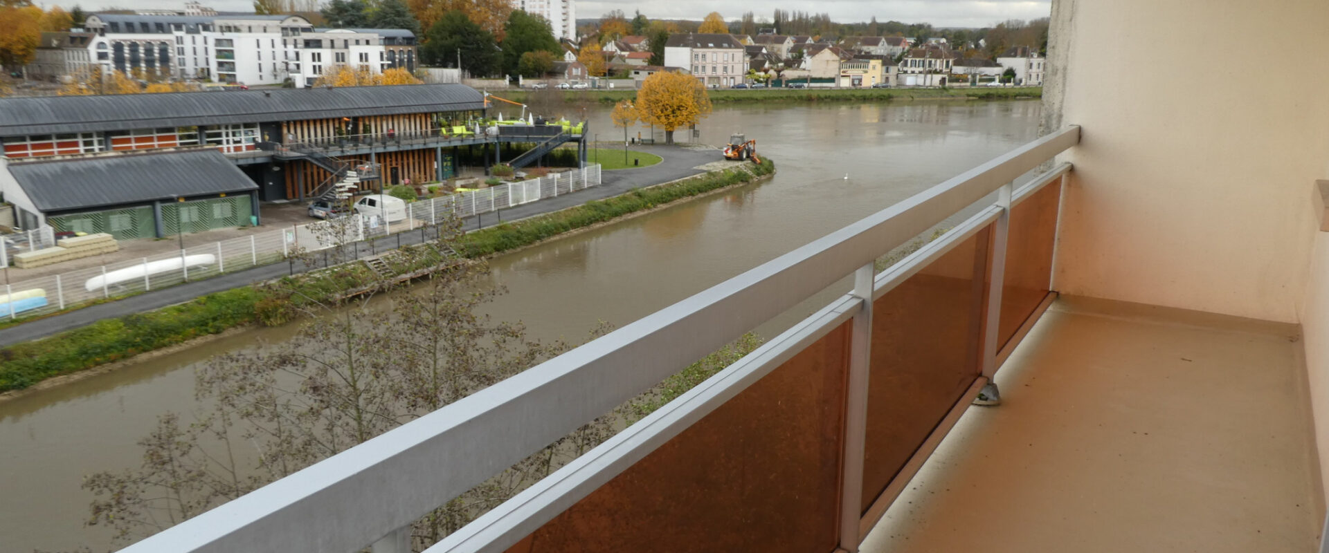 studio 29,5 m2 en résidence, avec balcon, cave et parking