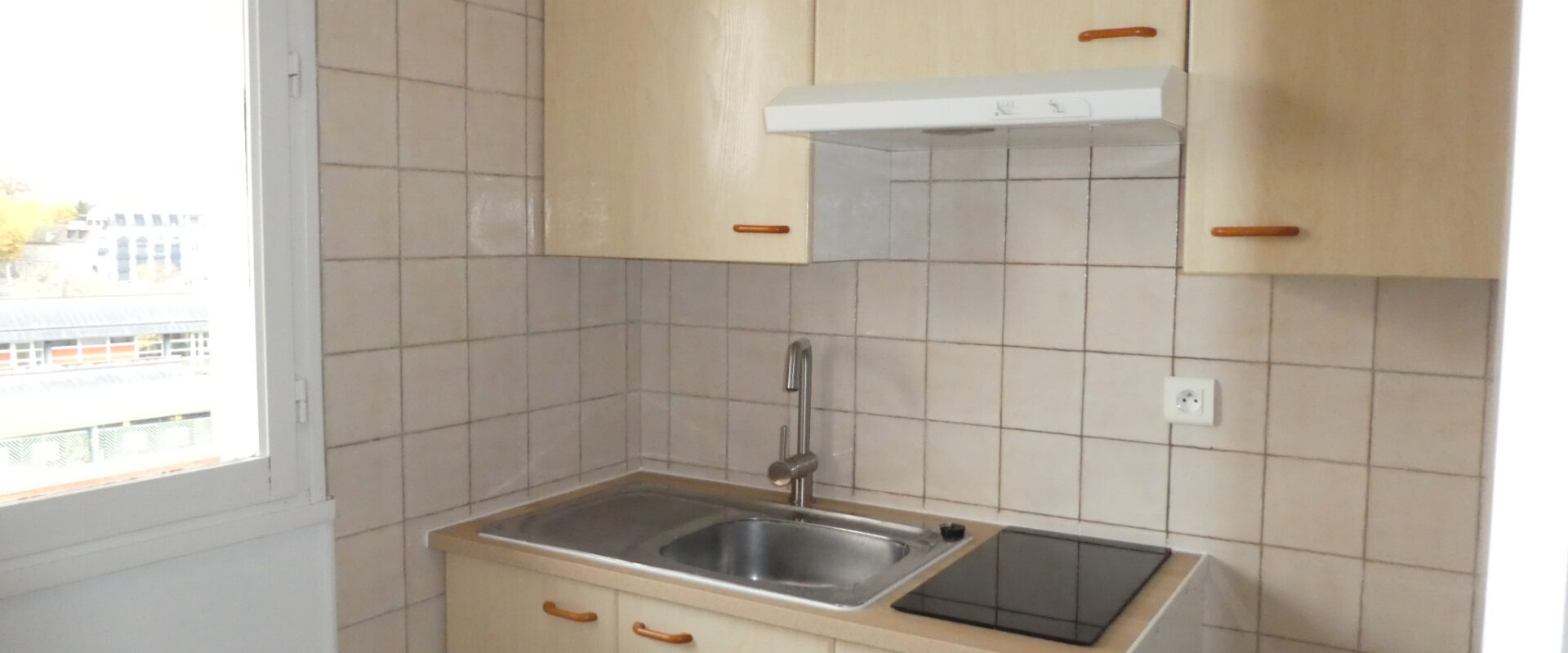 studio 29,5 m2 en résidence, avec balcon, cave et parking