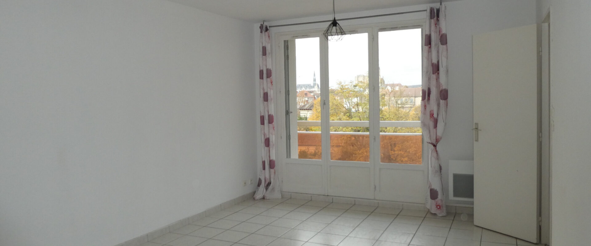 studio 29,5 m2 en résidence, avec balcon, cave et parking