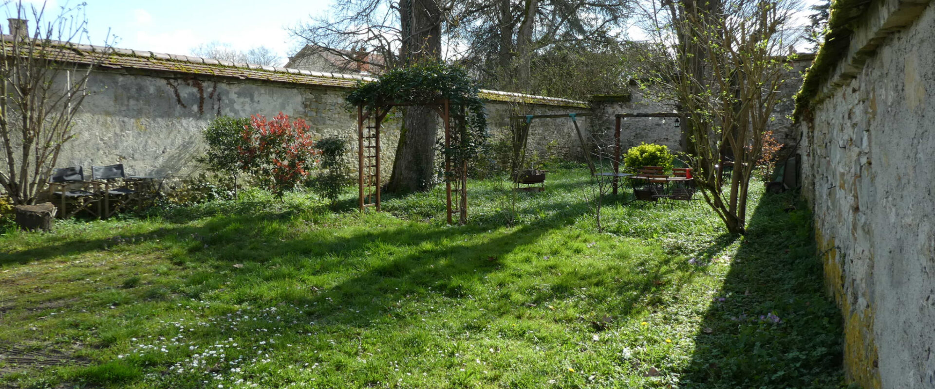APPARTEMENT 2 PIÈCES 34 m2 avec stationnement