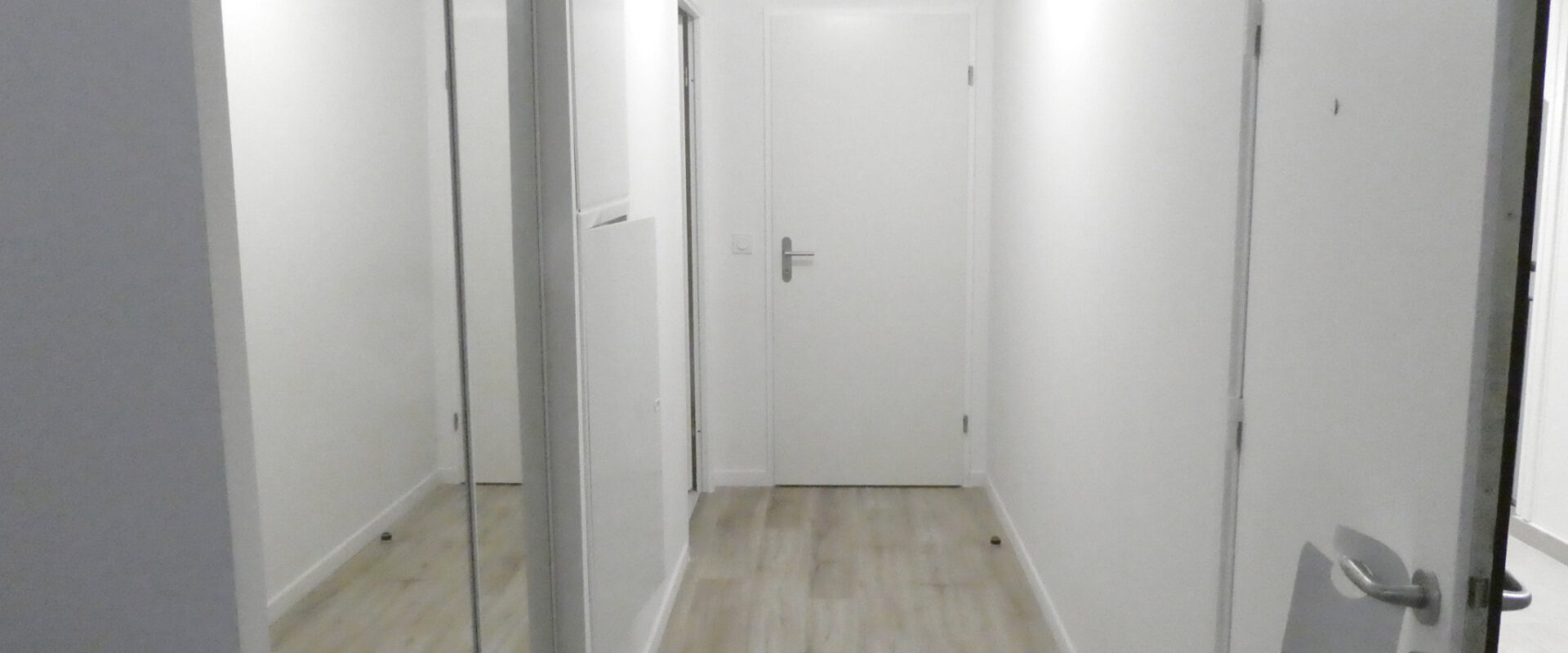 APPARTEMENT 2 PIÈCES NEUF AVEC TERRASSE ET PARKING