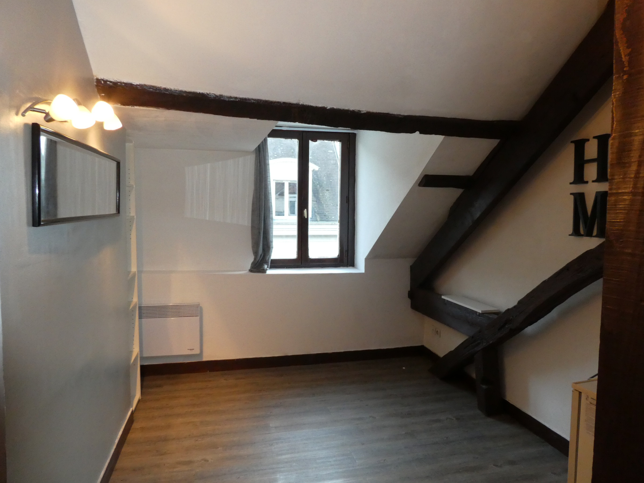 STUDIO AVEC ESPACE-NUIT EN CENTRE VILLE
