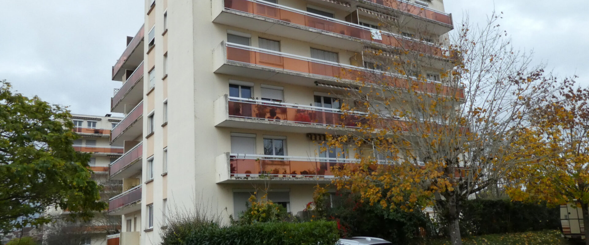 studio 29,5 m2 en résidence, avec balcon, cave et parking