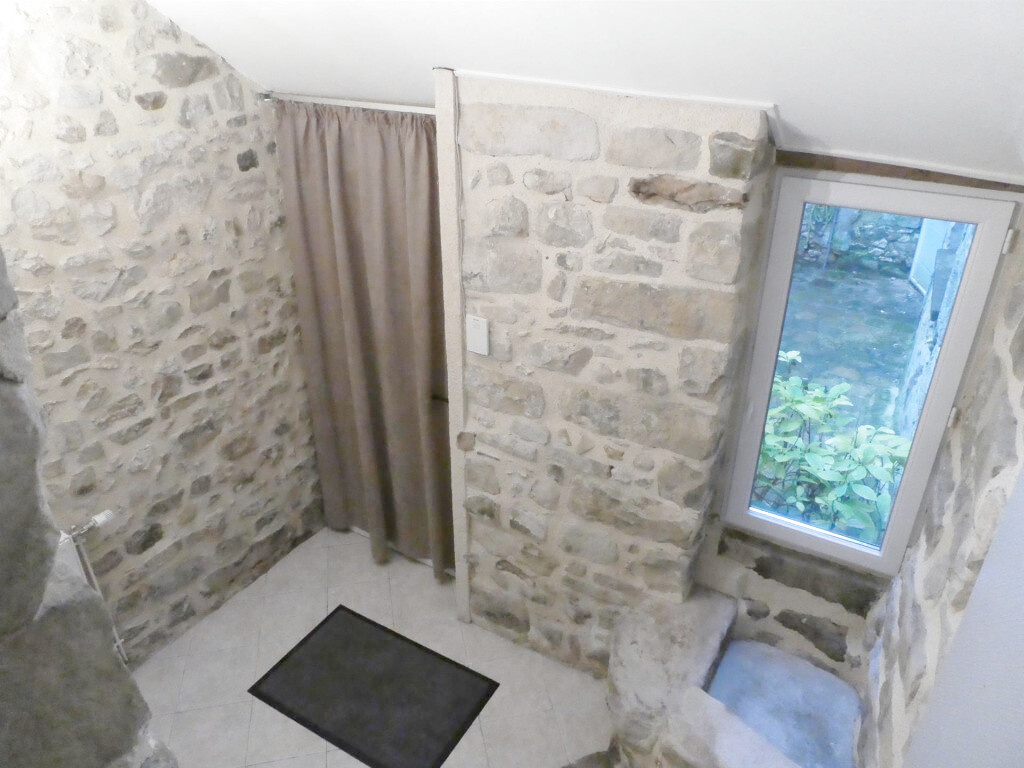 MAISON DE VILLE AVEC COURETTE
