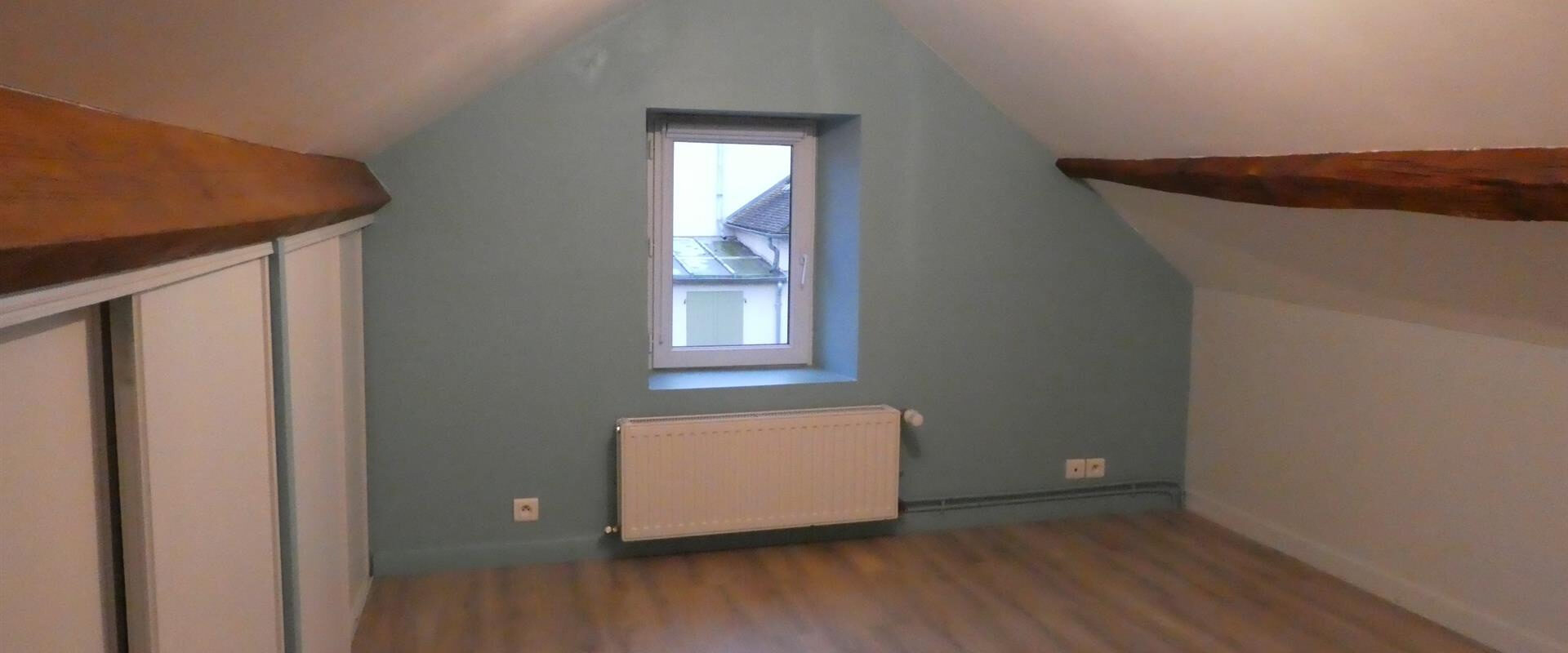 MAISON DE VILLE AVEC COURETTE