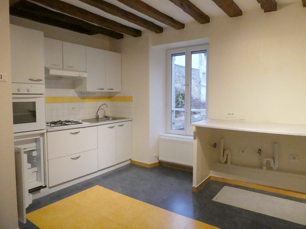 MAISON DE VILLE AVEC COURETTE