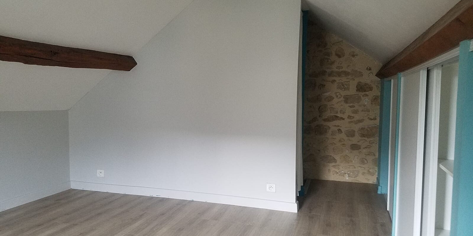 MAISON DE VILLE AVEC COURETTE