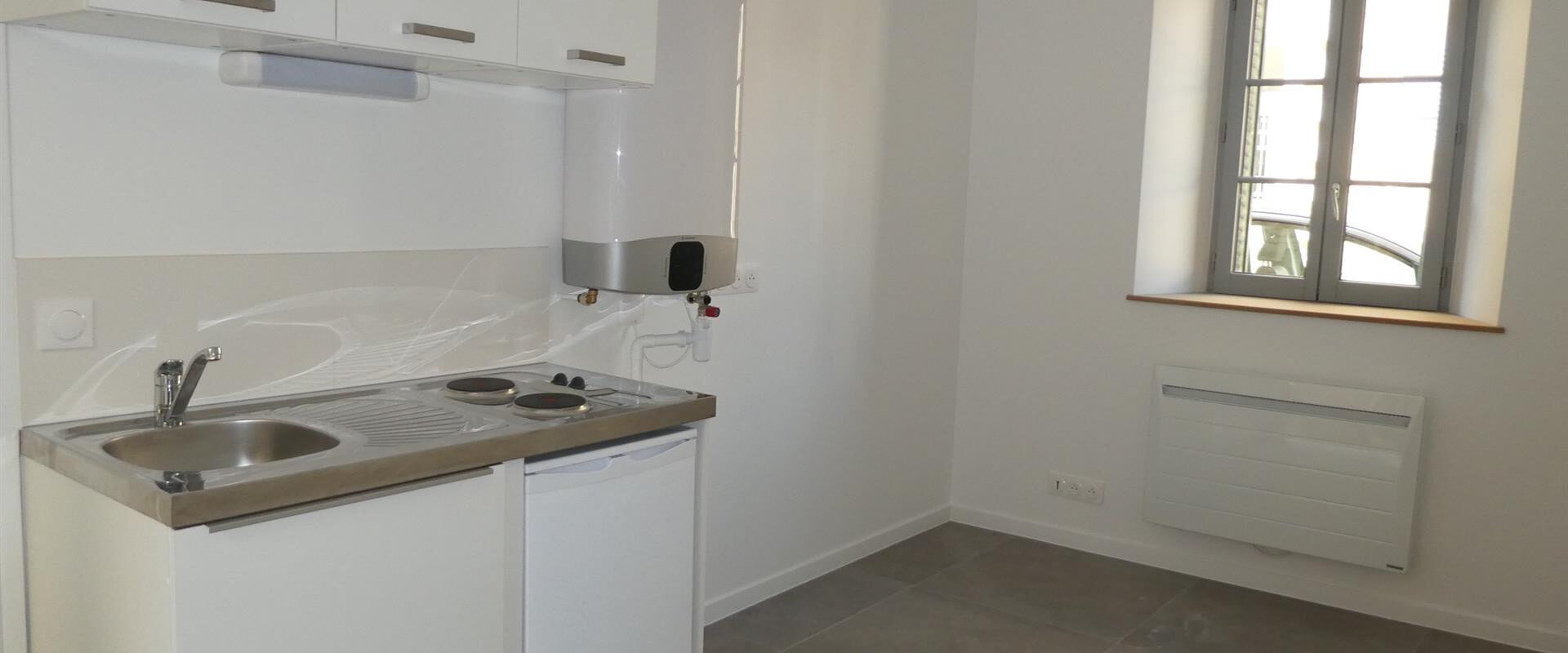 En centre ville de fontainebleau, rue de la cloche. Studio de 15 m2 habitables, nouvellement créé, accessible