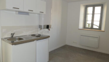 En centre ville de fontainebleau, rue de la cloche. Studio de 15 m2 habitables, nouvellement créé, accessible