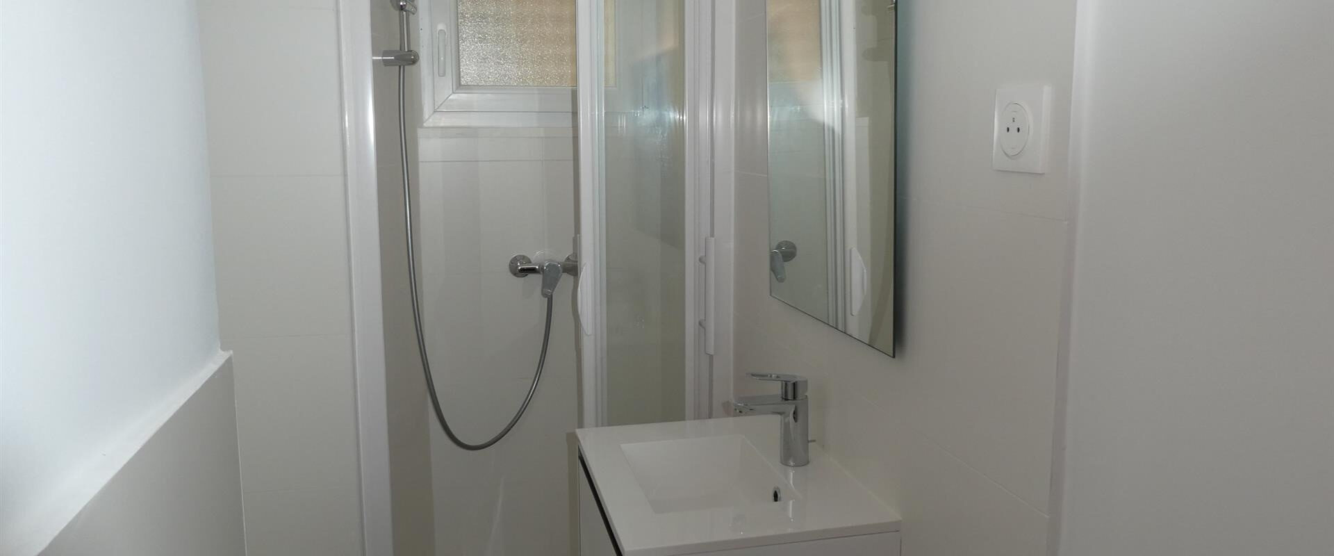 En centre ville de fontainebleau, rue de la cloche. Studio de 15 m2 habitables, nouvellement créé, accessible