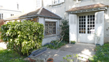 MAISON FAMILIALE EN CENTRE VILLAGE