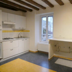 MAISON DE VILLE AVEC COURETTE