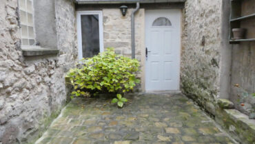 MAISON DE VILLE AVEC COURETTE