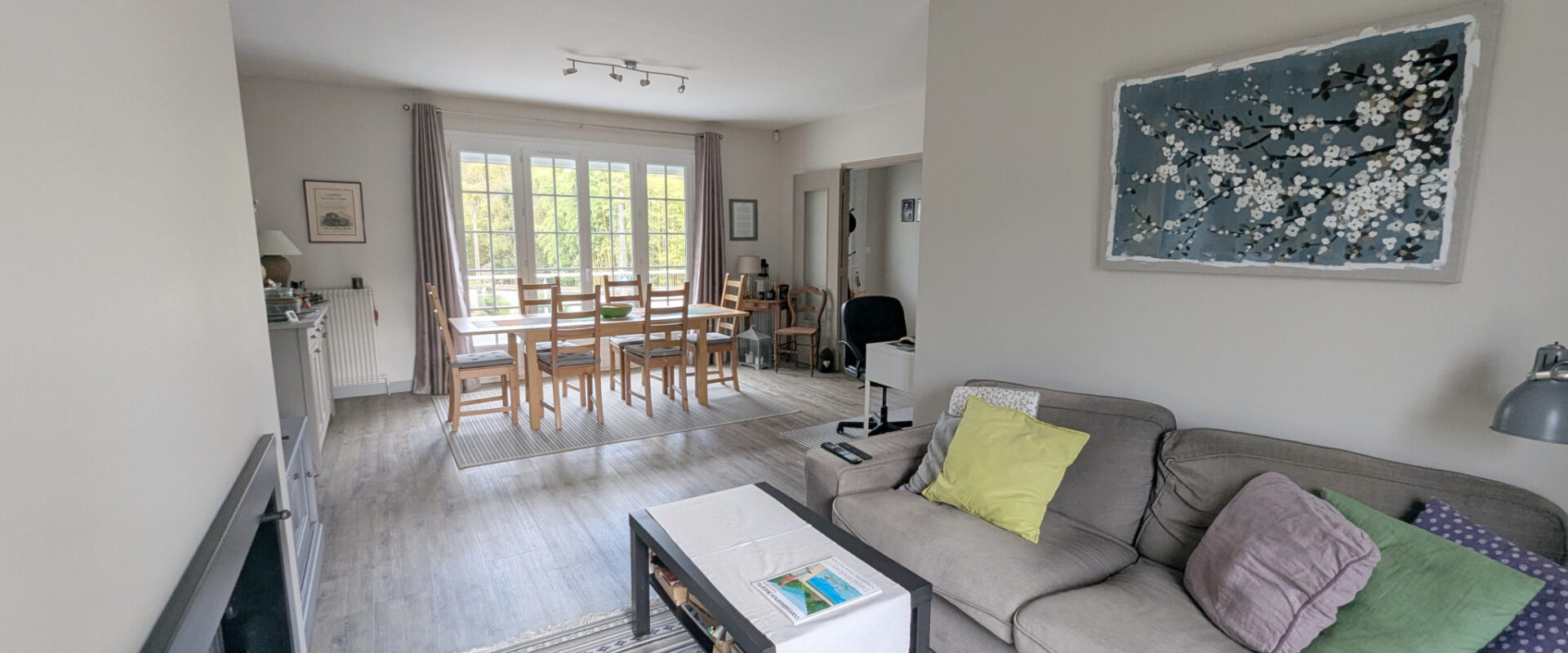 Maison entièrement rénovée   5 pièces   environ 90 m2   Terrain de 1 948 m2