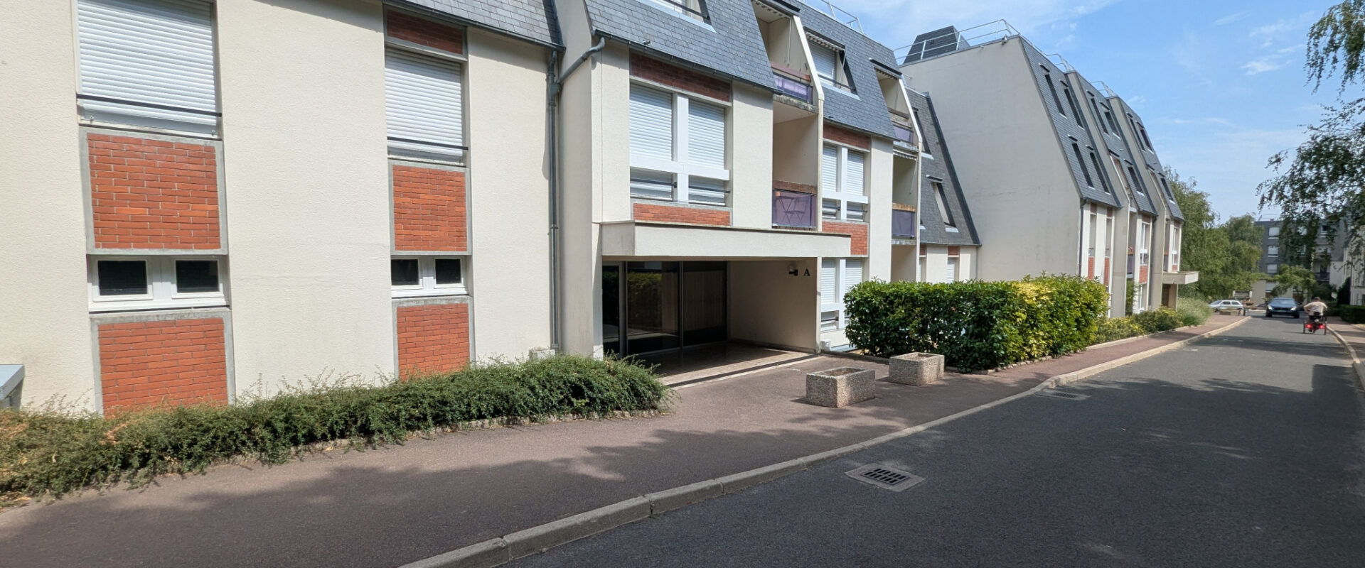 SOUS COMPROMIS !  Appartement 3 pièces avec balcon et parking, en résidence