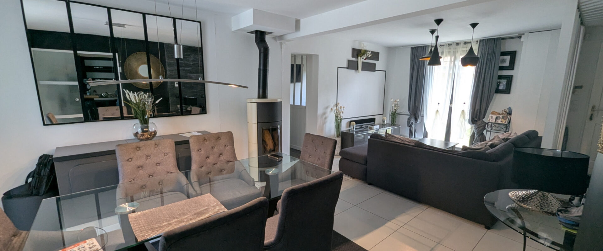 SOUS OFFRE. Dans un écrin en lisière de foret et quartier résidentiel.