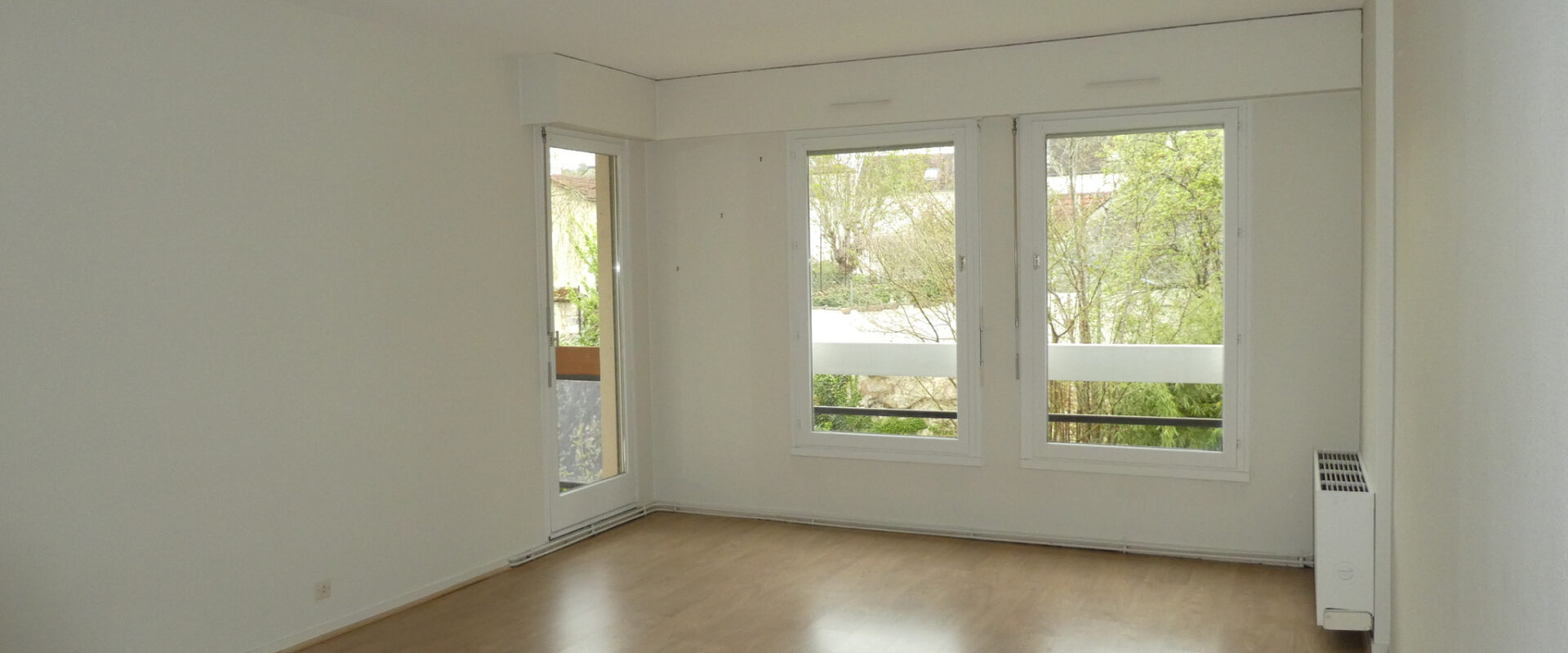 SOUS COMPROMIS !  Appartement 3 pièces avec balcon et parking, en résidence