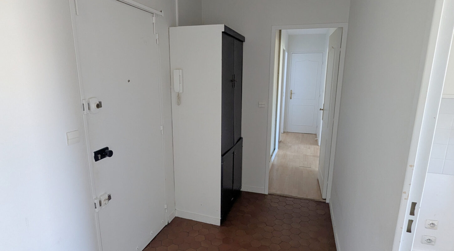 SOUS COMPROMIS !  Appartement 3 pièces avec balcon et parking, en résidence