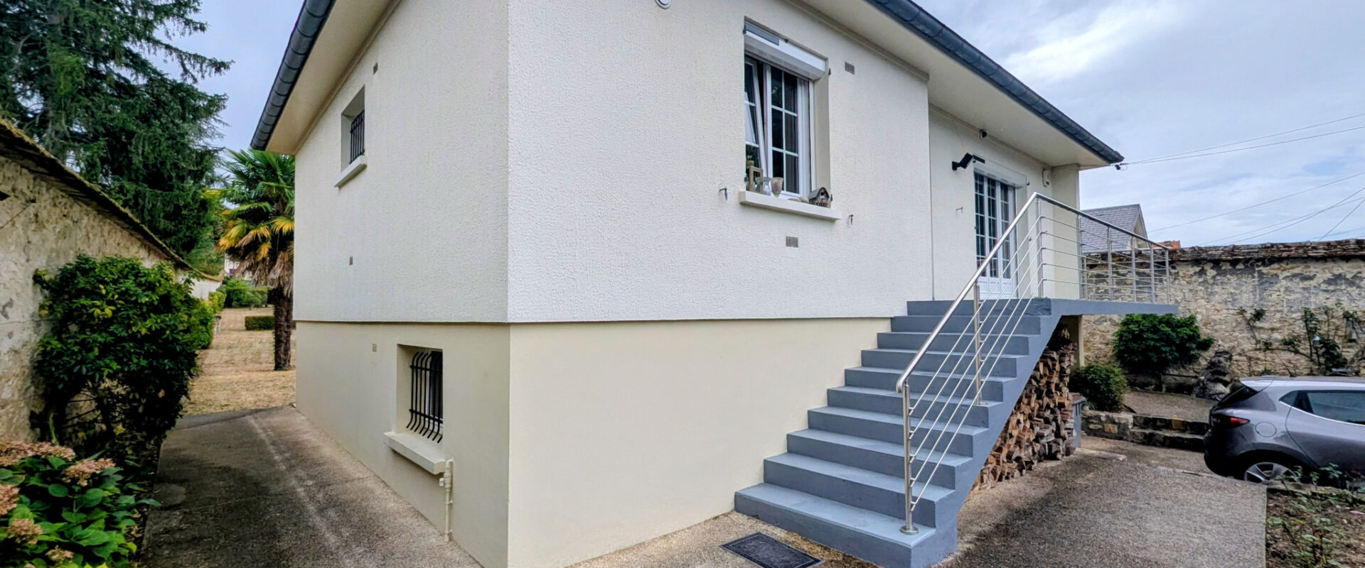Maison entièrement rénovée   5 pièces   environ 90 m2   Terrain de 1 948 m2