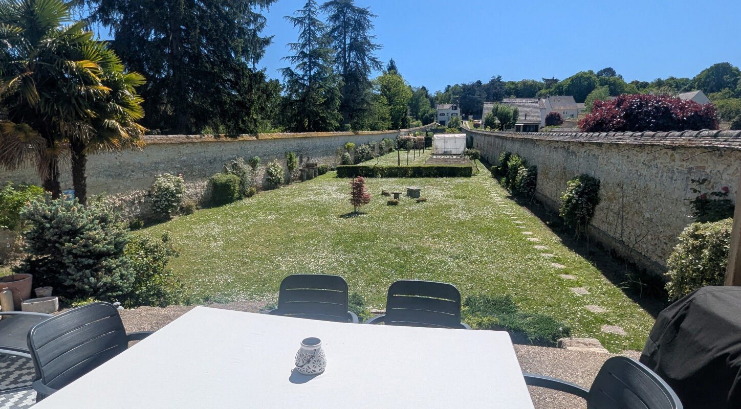 Maison entièrement rénovée   5 pièces   environ 90 m2   Terrain de 1 948 m2