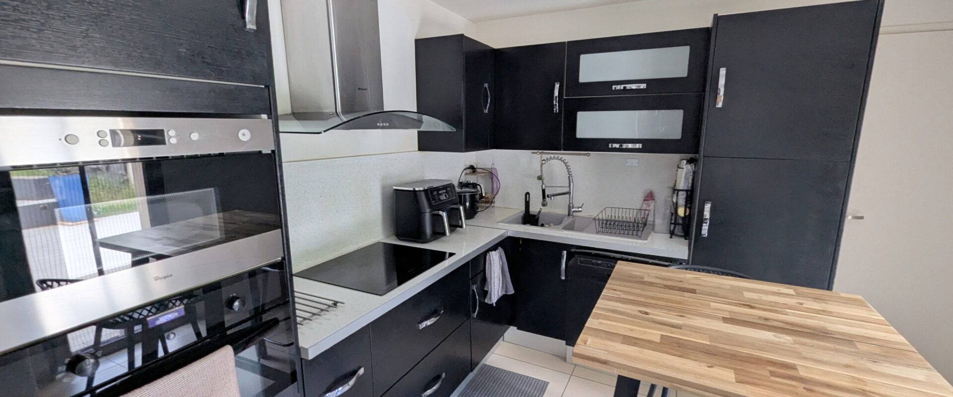 SOUS OFFRE. Dans un écrin en lisière de foret et quartier résidentiel.