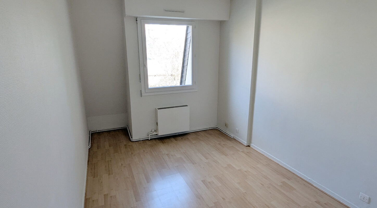 SOUS COMPROMIS !  Appartement 3 pièces avec balcon et parking, en résidence