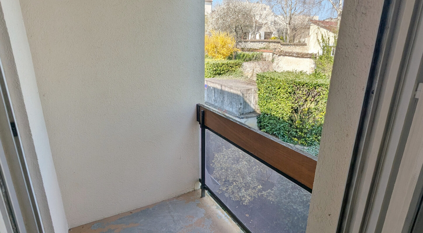 SOUS COMPROMIS !  Appartement 3 pièces avec balcon et parking, en résidence