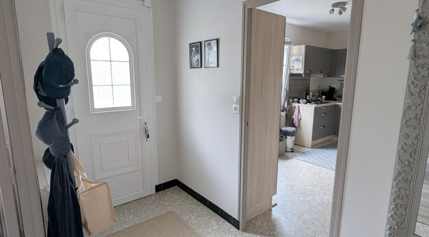 Maison entièrement rénovée   5 pièces   environ 90 m2   Terrain de 1 948 m2