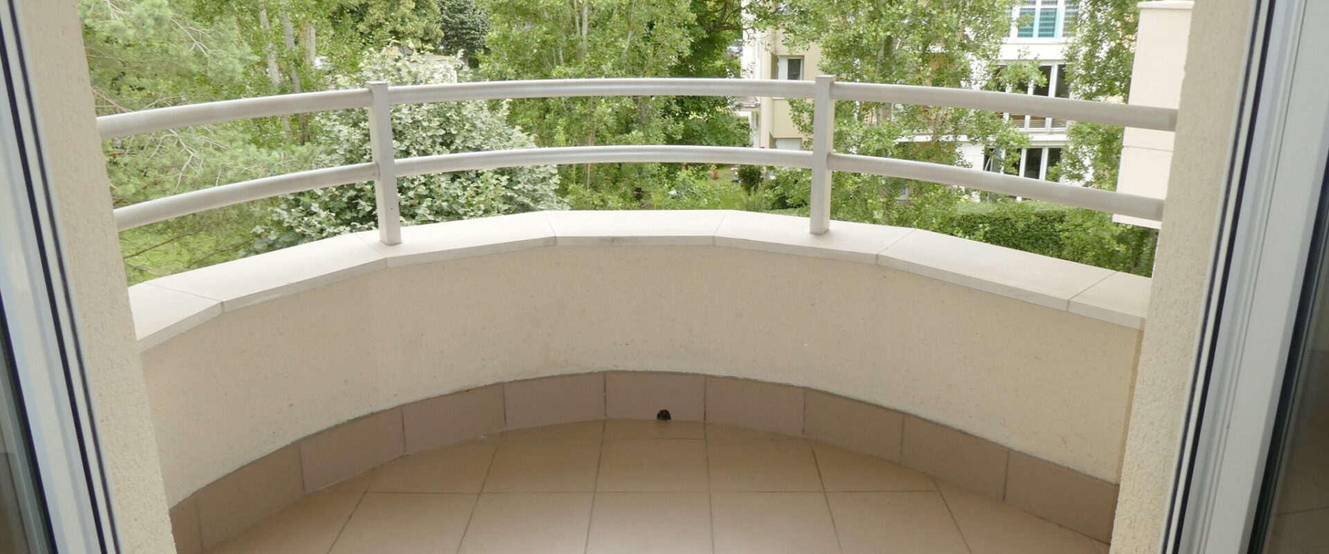 STUDIO 27 m2 en résidence, avec terrasse