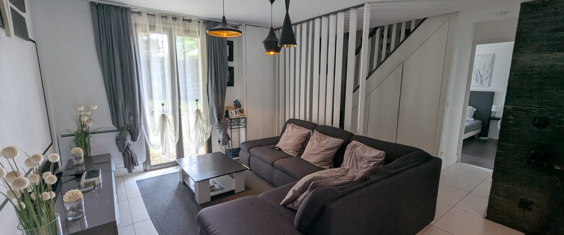 SOUS OFFRE. Dans un écrin en lisière de foret et quartier résidentiel.