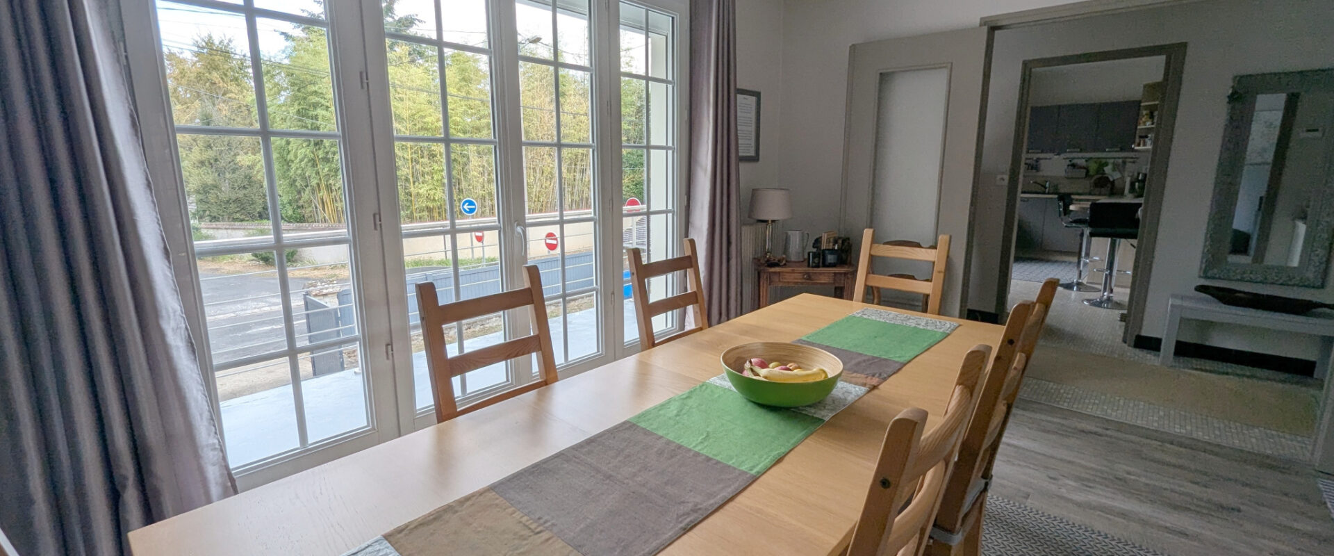 Maison entièrement rénovée   5 pièces   environ 90 m2   Terrain de 1 948 m2
