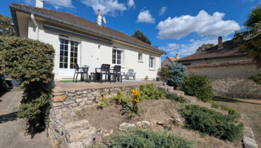 Maison entièrement rénovée   5 pièces   environ 90 m2   Terrain de 1 948 m2