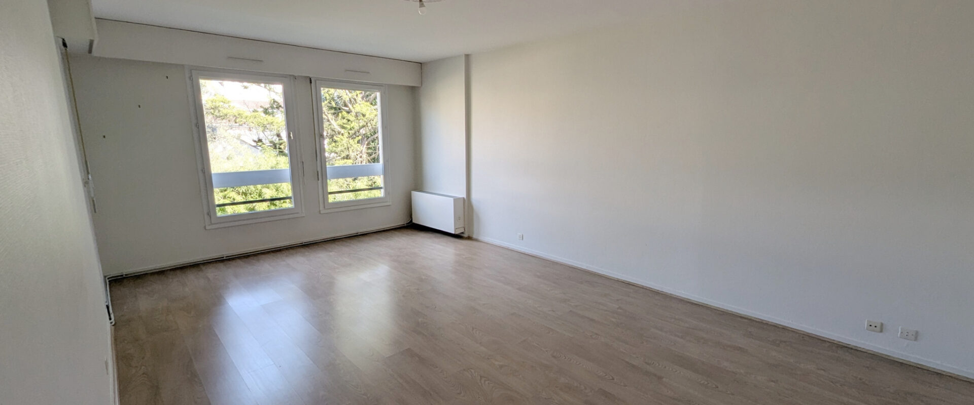 SOUS COMPROMIS !  Appartement 3 pièces avec balcon et parking, en résidence