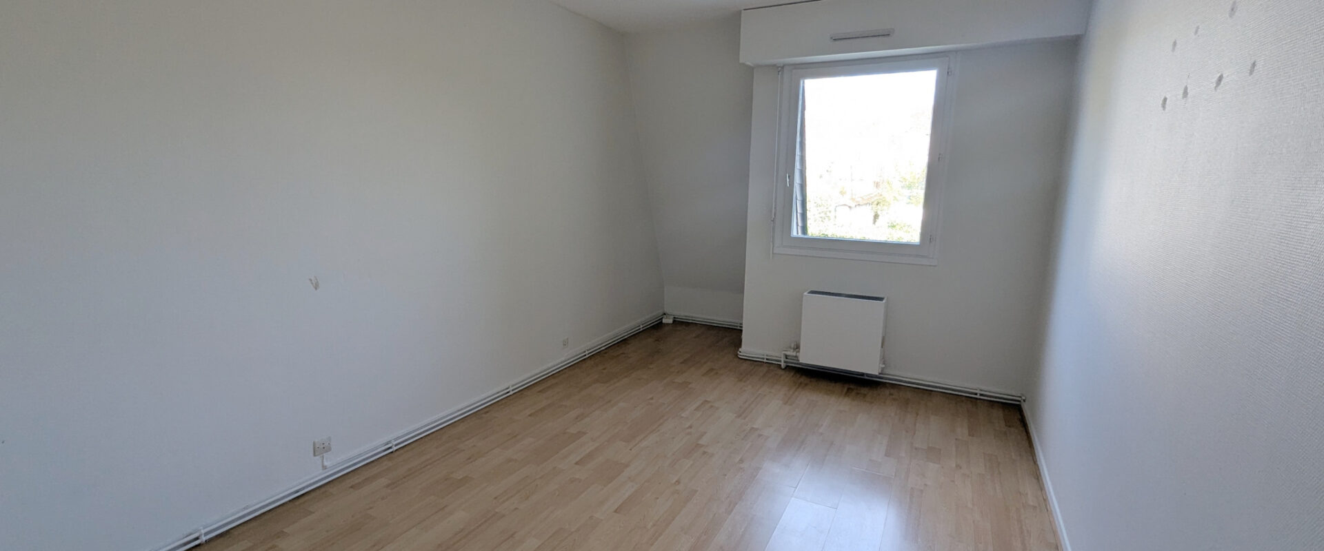 SOUS COMPROMIS !  Appartement 3 pièces avec balcon et parking, en résidence