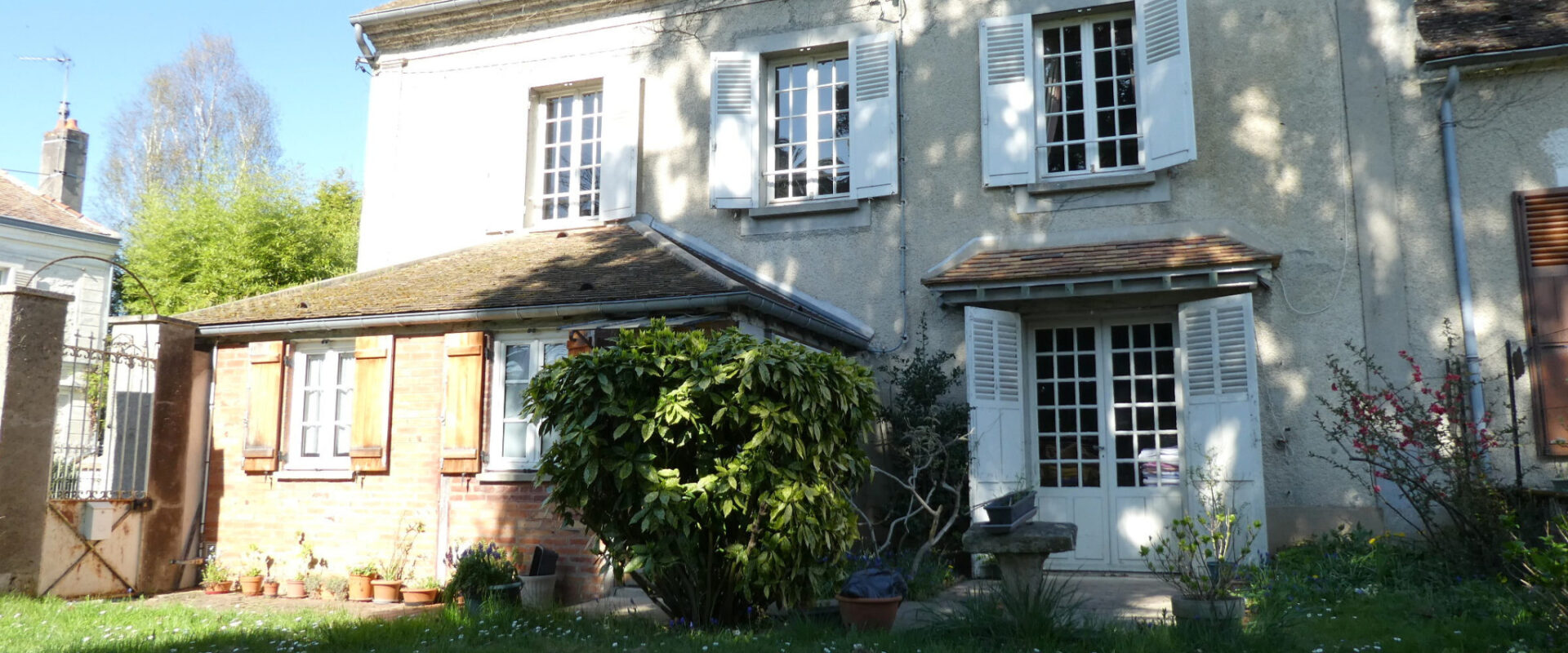 MAISON FAMILIALE EN CENTRE VILLAGE